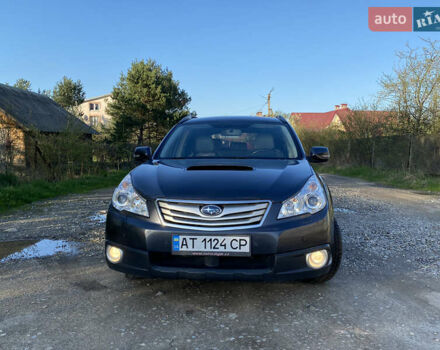 Сірий Субару Аутбек, об'ємом двигуна 2 л та пробігом 250 тис. км за 7600 $, фото 1 на Automoto.ua