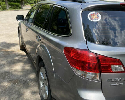 Сірий Субару Аутбек, об'ємом двигуна 2 л та пробігом 160 тис. км за 9500 $, фото 4 на Automoto.ua