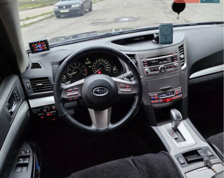 Серый Субару Аутбек, объемом двигателя 2.5 л и пробегом 250 тыс. км за 9700 $, фото 6 на Automoto.ua