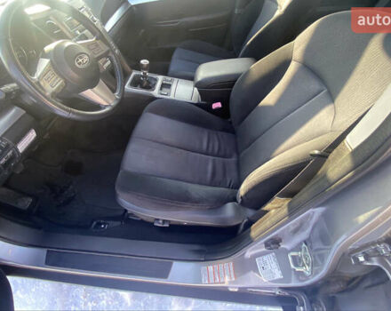 Сірий Субару Аутбек, об'ємом двигуна 2 л та пробігом 283 тис. км за 7600 $, фото 13 на Automoto.ua