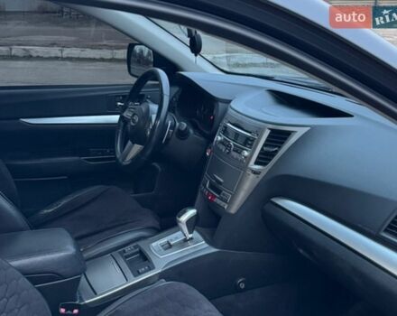 Серый Субару Аутбек, объемом двигателя 2.46 л и пробегом 250 тыс. км за 9500 $, фото 5 на Automoto.ua