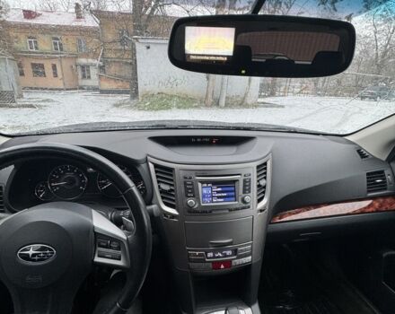 Серый Субару Аутбек, объемом двигателя 2.5 л и пробегом 300 тыс. км за 7900 $, фото 1 на Automoto.ua