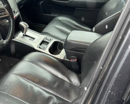 Серый Субару Аутбек, объемом двигателя 2.5 л и пробегом 300 тыс. км за 7900 $, фото 11 на Automoto.ua