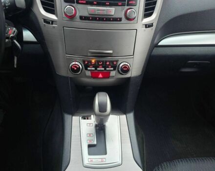 Сірий Субару Аутбек, об'ємом двигуна 2.5 л та пробігом 177 тис. км за 8400 $, фото 12 на Automoto.ua