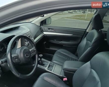 Серый Субару Аутбек, объемом двигателя 2 л и пробегом 237 тыс. км за 9900 $, фото 7 на Automoto.ua