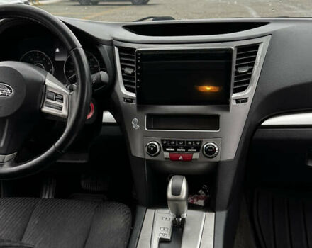 Серый Субару Аутбек, объемом двигателя 2.5 л и пробегом 235 тыс. км за 10000 $, фото 9 на Automoto.ua