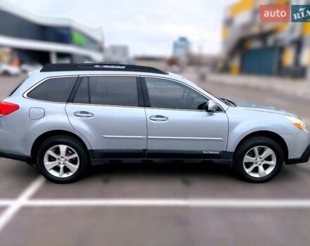 Серый Субару Аутбек, объемом двигателя 2.46 л и пробегом 215 тыс. км за 12150 $, фото 3 на Automoto.ua