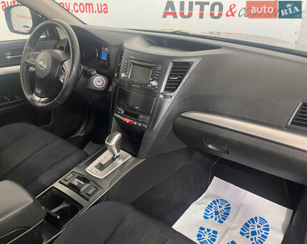 Субару Аутбек 2013 в Львове на Automoto.ua Серый Субару Аутбек, объемом двигателя 2 л и пробегом 180 тыс. км за 11150 $, фото 7 на Automoto.ua