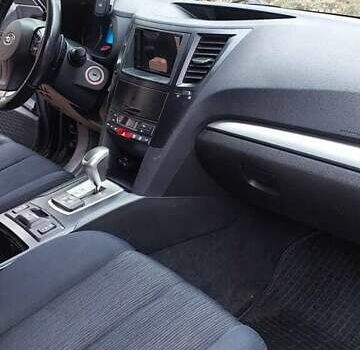 Серый Субару Аутбек, объемом двигателя 2.46 л и пробегом 180 тыс. км за 9000 $, фото 6 на Automoto.ua