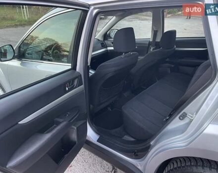 Серый Субару Аутбек, объемом двигателя 2 л и пробегом 181 тыс. км за 9999 $, фото 3 на Automoto.ua