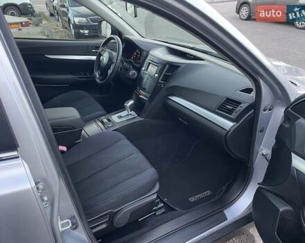 Серый Субару Аутбек, объемом двигателя 2 л и пробегом 181 тыс. км за 9999 $, фото 4 на Automoto.ua