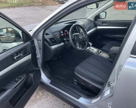 Серый Субару Аутбек, объемом двигателя 2 л и пробегом 181 тыс. км за 9999 $, фото 6 на Automoto.ua