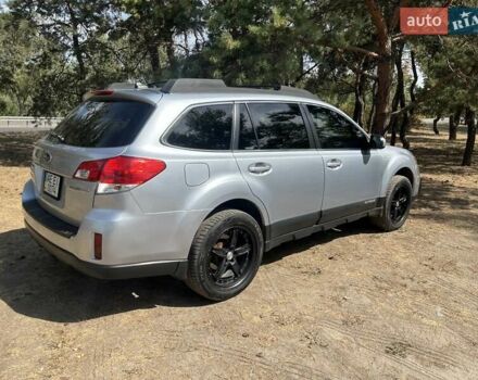 Серый Субару Аутбек, объемом двигателя 2.46 л и пробегом 225 тыс. км за 10500 $, фото 2 на Automoto.ua