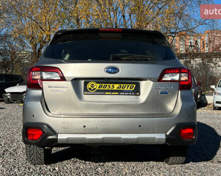 Серый Субару Аутбек, объемом двигателя 2 л и пробегом 190 тыс. км за 15000 $, фото 4 на Automoto.ua