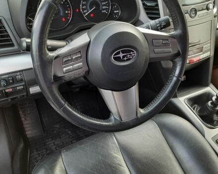 Сірий Субару Аутбек, об'ємом двигуна 2 л та пробігом 230 тис. км за 8600 $, фото 5 на Automoto.ua