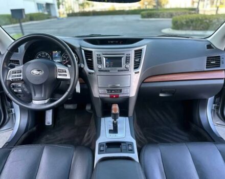 Серый Субару Аутбек, объемом двигателя 2.5 л и пробегом 82 тыс. км за 2000 $, фото 11 на Automoto.ua