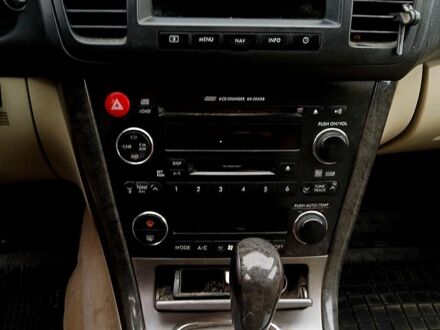 Серый Субару Аутбек, объемом двигателя 3 л и пробегом 270 тыс. км за 5500 $, фото 1 на Automoto.ua