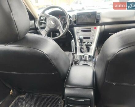 Серый Субару Аутбек, объемом двигателя 2.5 л и пробегом 300 тыс. км за 7300 $, фото 1 на Automoto.ua