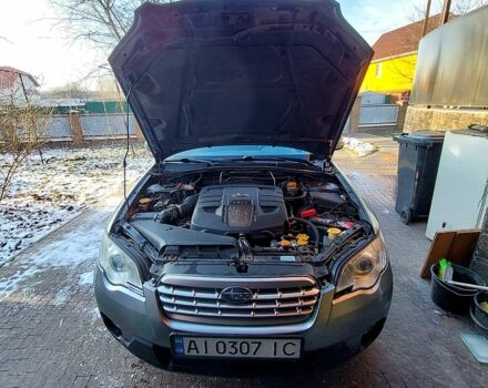 Сірий Субару Аутбек, об'ємом двигуна 3 л та пробігом 212 тис. км за 7000 $, фото 1 на Automoto.ua