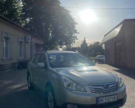 Серый Субару Аутбек, объемом двигателя 2 л и пробегом 248 тыс. км за 8000 $, фото 1 на Automoto.ua