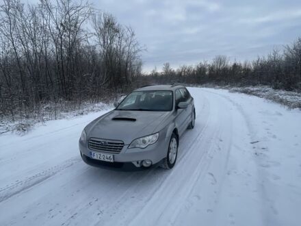 Серый Субару Аутбек, объемом двигателя 2 л и пробегом 3 тыс. км за 3700 $, фото 1 на Automoto.ua