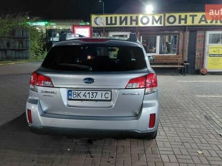 Серый Субару Аутбек, объемом двигателя 2.46 л и пробегом 280 тыс. км за 7500 $, фото 1 на Automoto.ua
