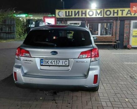 Серый Субару Аутбек, объемом двигателя 2.46 л и пробегом 280 тыс. км за 7500 $, фото 1 на Automoto.ua