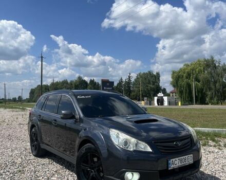 Сірий Субару Аутбек, об'ємом двигуна 2 л та пробігом 300 тис. км за 8100 $, фото 1 на Automoto.ua