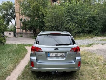 Серый Субару Аутбек, объемом двигателя 2 л и пробегом 260 тыс. км за 10200 $, фото 1 на Automoto.ua