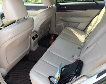 Зеленый Субару Аутбек, объемом двигателя 2.5 л и пробегом 256 тыс. км за 11800 $, фото 8 на Automoto.ua