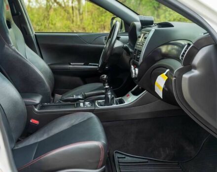 Білий Субару Імпреза ВРХ СТІ, об'ємом двигуна 2.5 л та пробігом 83 тис. км за 3100 $, фото 6 на Automoto.ua