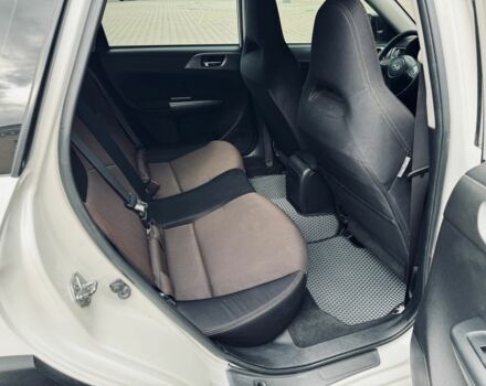 Белый Субару Impreza XV, объемом двигателя 2 л и пробегом 240 тыс. км за 9999 $, фото 7 на Automoto.ua
