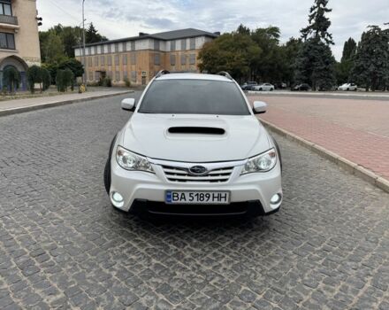Белый Субару Impreza XV, объемом двигателя 2 л и пробегом 240 тыс. км за 9999 $, фото 1 на Automoto.ua