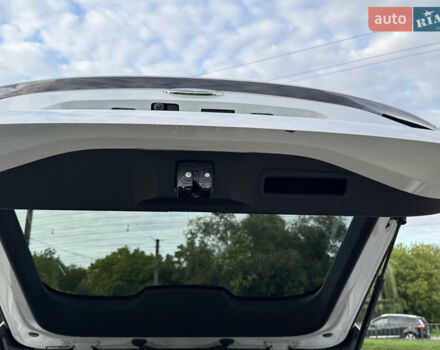 Белый Субару Solterra, объемом двигателя 0 л и пробегом 20 тыс. км за 23900 $, фото 5 на Automoto.ua