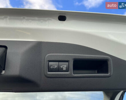 Білий Субару Solterra, об'ємом двигуна 0 л та пробігом 10 тис. км за 28200 $, фото 23 на Automoto.ua