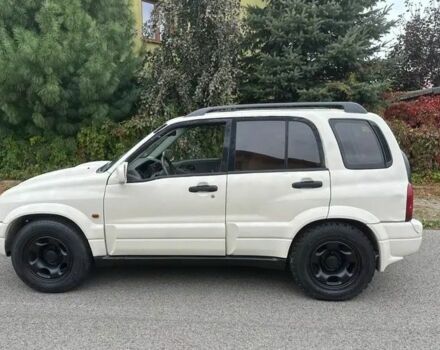 Белый Сузуки Гранд Витара, объемом двигателя 2 л и пробегом 320 тыс. км за 4000 $, фото 1 на Automoto.ua