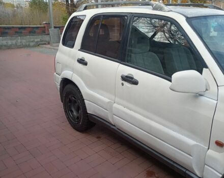 Белый Сузуки Гранд Витара, объемом двигателя 2 л и пробегом 320 тыс. км за 4000 $, фото 12 на Automoto.ua