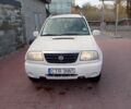 Белый Сузуки Гранд Витара, объемом двигателя 2 л и пробегом 320 тыс. км за 4000 $, фото 2 на Automoto.ua