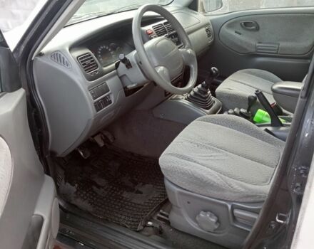 Белый Сузуки Гранд Витара, объемом двигателя 2 л и пробегом 320 тыс. км за 4000 $, фото 4 на Automoto.ua