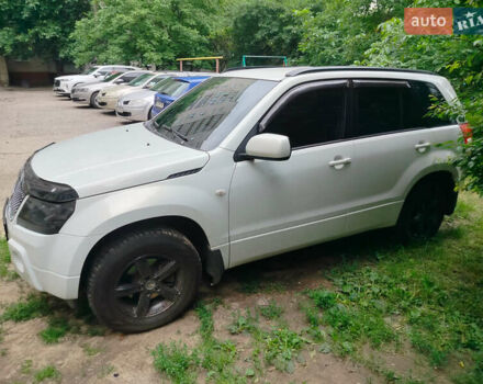 Белый Сузуки Гранд Витара, объемом двигателя 2 л и пробегом 237 тыс. км за 7500 $, фото 15 на Automoto.ua