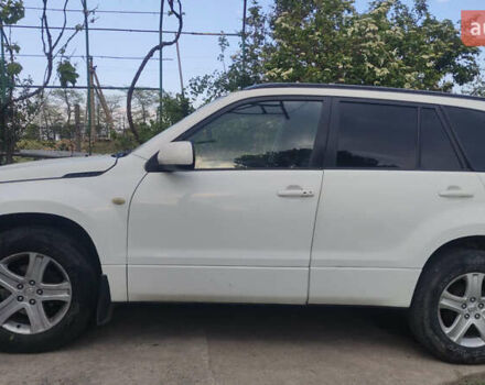 Белый Сузуки Гранд Витара, объемом двигателя 2 л и пробегом 188 тыс. км за 6200 $, фото 1 на Automoto.ua