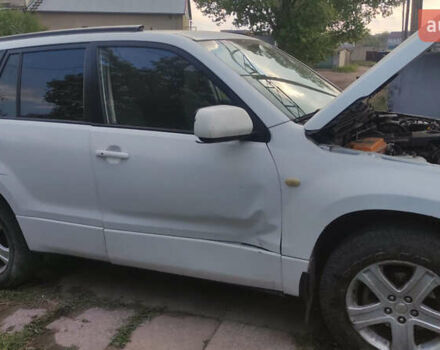 Белый Сузуки Гранд Витара, объемом двигателя 2 л и пробегом 188 тыс. км за 6200 $, фото 2 на Automoto.ua