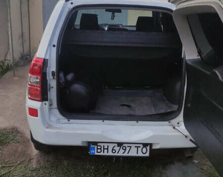 Белый Сузуки Гранд Витара, объемом двигателя 2 л и пробегом 188 тыс. км за 6200 $, фото 5 на Automoto.ua