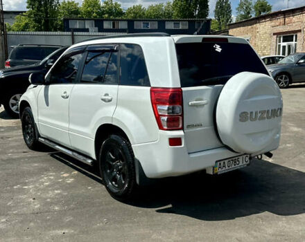 Белый Сузуки Гранд Витара, объемом двигателя 2 л и пробегом 154 тыс. км за 7400 $, фото 2 на Automoto.ua