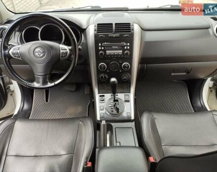 Белый Сузуки Гранд Витара, объемом двигателя 2.39 л и пробегом 114 тыс. км за 10500 $, фото 15 на Automoto.ua