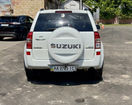 Белый Сузуки Гранд Витара, объемом двигателя 2 л и пробегом 154 тыс. км за 7400 $, фото 3 на Automoto.ua