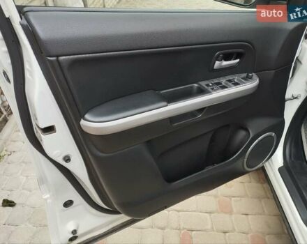 Белый Сузуки Гранд Витара, объемом двигателя 2.39 л и пробегом 114 тыс. км за 10500 $, фото 19 на Automoto.ua