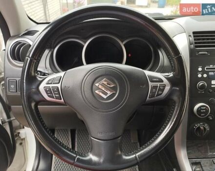 Белый Сузуки Гранд Витара, объемом двигателя 2.39 л и пробегом 114 тыс. км за 10500 $, фото 11 на Automoto.ua