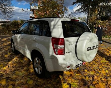 Сузуки Гранд Витара 2010 в Киеве на Automoto.ua Белый Сузуки Гранд Витара, объемом двигателя 2.4 л и пробегом 193 тыс. км за 10490 $, фото 7 на Automoto.ua