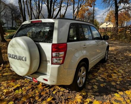 Сузуки Гранд Витара 2010 в Киеве на Automoto.ua Белый Сузуки Гранд Витара, объемом двигателя 2.4 л и пробегом 193 тыс. км за 10490 $, фото 5 на Automoto.ua